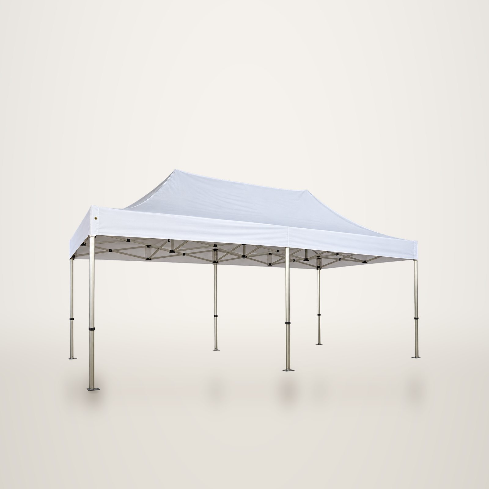 Une grande tente pliante blanche de forme rectangulaire, montée sur six pieds métalliques, présentée seule sur un fond blanc uni.